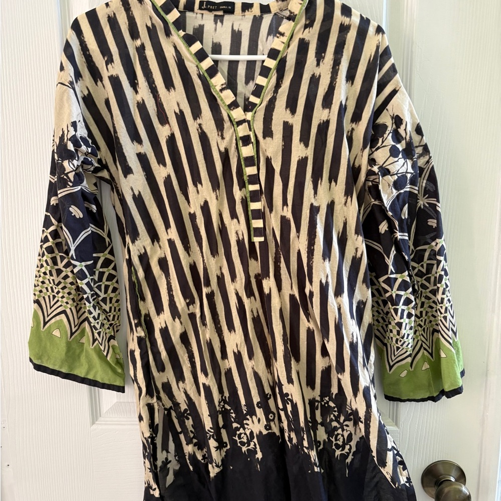 Elegant Black and Green Women's Top